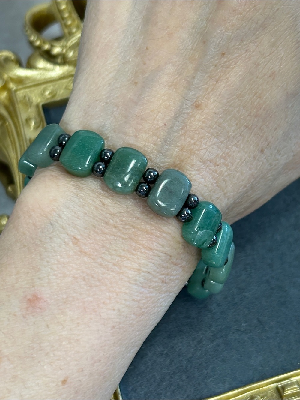 Green Aventurine Stretch Bracelet with Hematite Accents - Unbranded - Picture 5 of 6